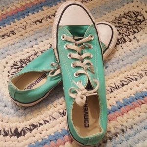 Seafoam green converse all star low-tops.